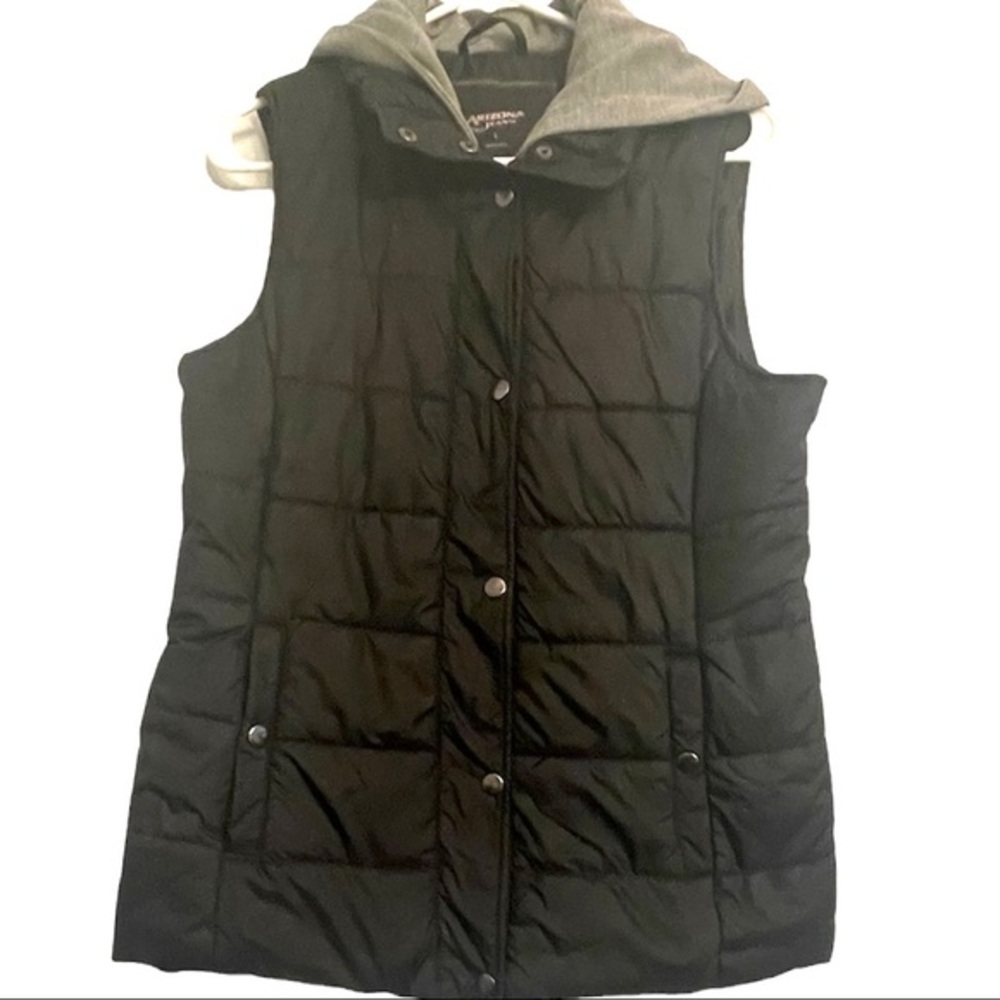 Arizona Jean Co. Puffer Vest in Black with Hood. Size Large